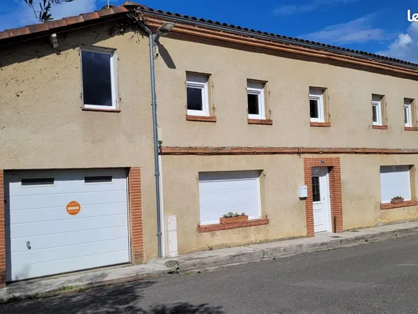 Charme & Confort à Samatan : Maison rénovée meublée avec jardin, proche des commerces