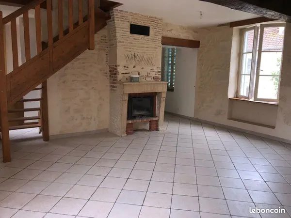 Duplex 1er étage centre ville Pougues