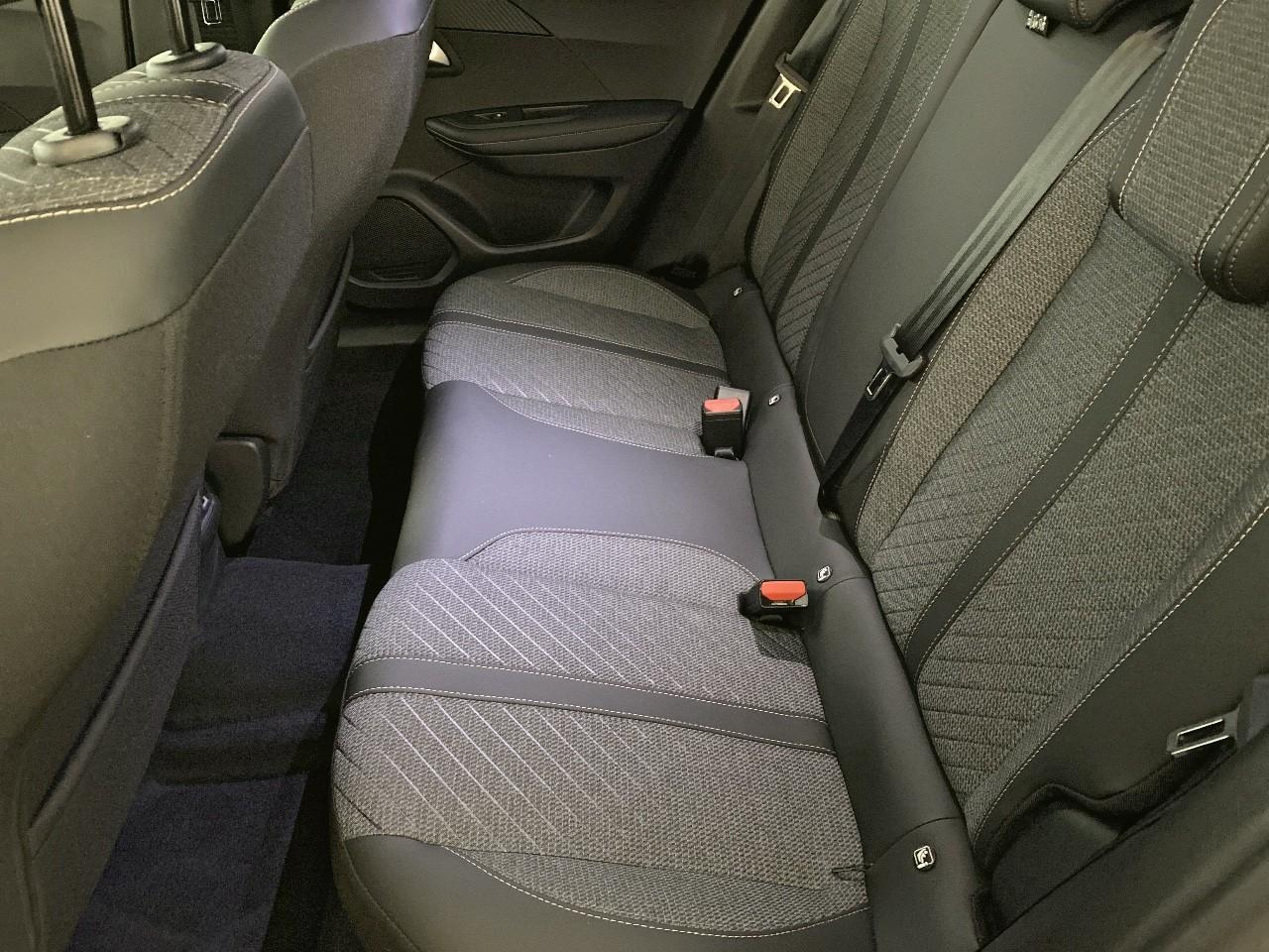 Peugeot 2008 hybrid 145 ch e-dcs6 allure — photo 10