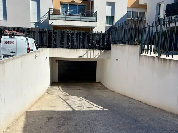 Garage et parking Location Les Pennes-Mirabeau 174€