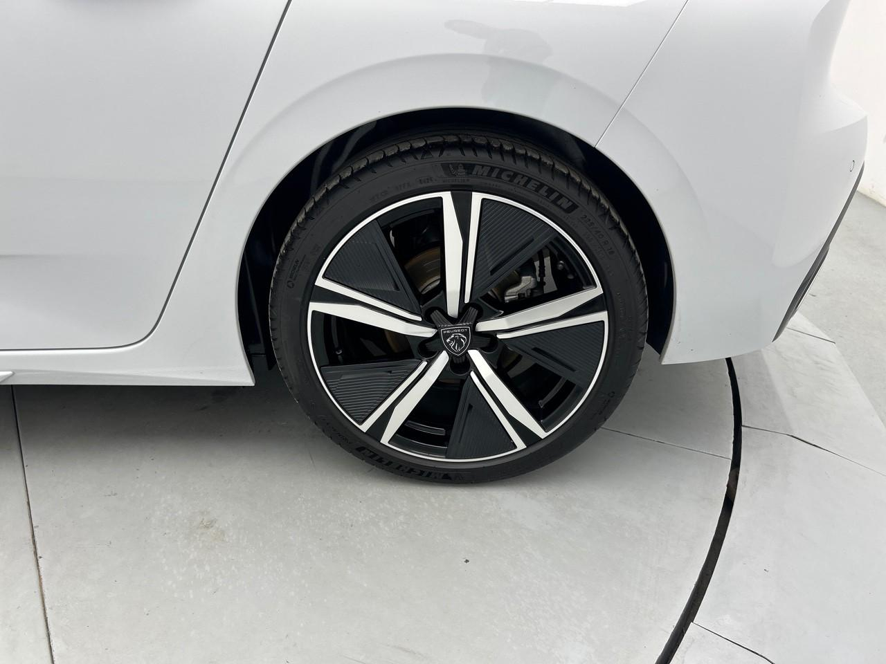 Peugeot 308 hybrid 136 e-dcs6 gt — photo 16