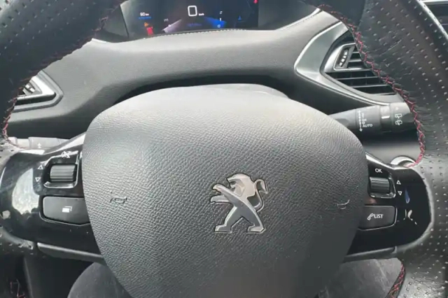 Peugeot 308 sw puretech 130ch s&amp;s bvm6 — photo 16