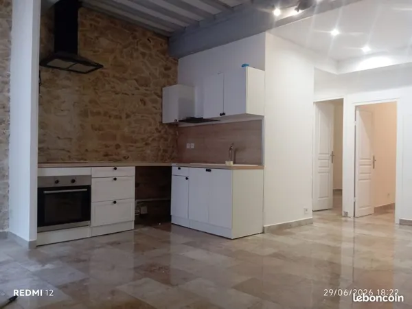 NÎMES CENTRE - T3 MEUBLÉ 48 m² + TERRASSE 10 m² - ENTIÈREMENT REFAIT À NEUF