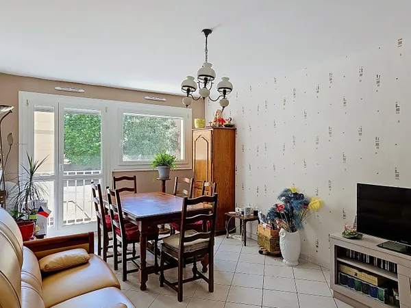 À VENDRE_PARC SAINTE MARIE / THERMAL_ APPARTEMENT TYPE F3 avec parking et cave