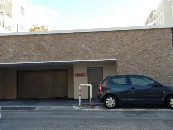 RARE : Idéal véhicule elect. Box 13 m2 résidence sécurisée Marseille 6ème 48000