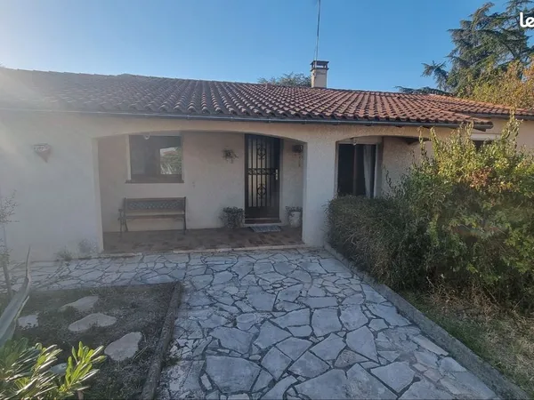 Maison de plain-pied 3 chambres véranda garage Cugnaux