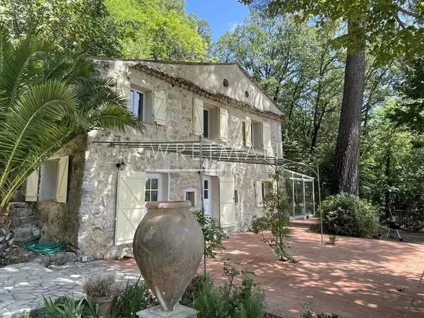 Mas en pierre avec vue panoramique - Seillans