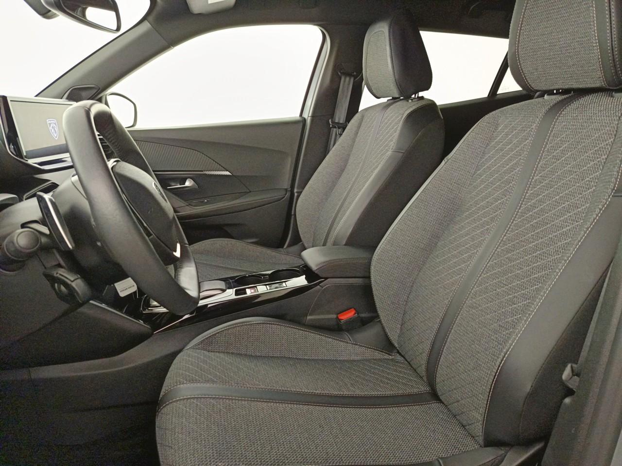 Peugeot 2008 puretech 130 s&s eat8 allure — photo 9