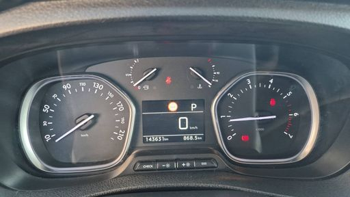 Peugeot Expert Fourgon 2.0 BlueHDi 177 EAT6 - Premium Pack – 2017 – 143631 km – Diesel – Boîte Automatique — photo 21