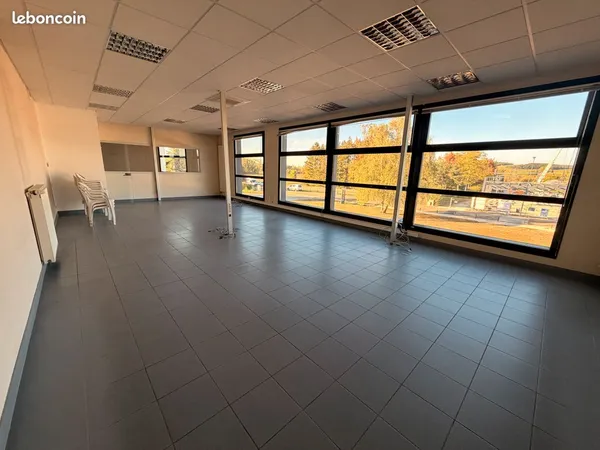 Bureau de 61 m² à louer - Chablis