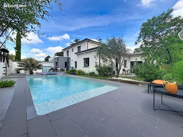 Villa 6 pièces 215 m²