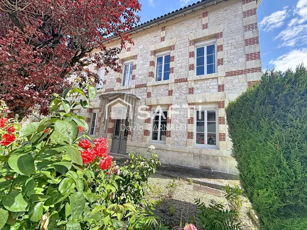 COUP DE CŒUR ASSURÉ - Demeure de caractère au coeur de Châteauneuf-sur-Charente