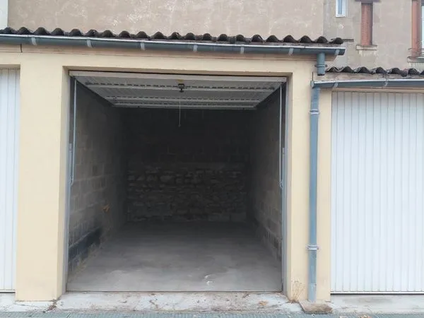 Grand garage