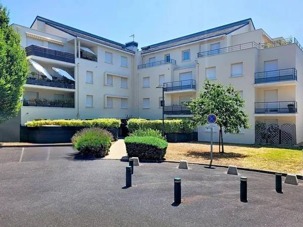 Appartement rénové dans résidence sécurisée