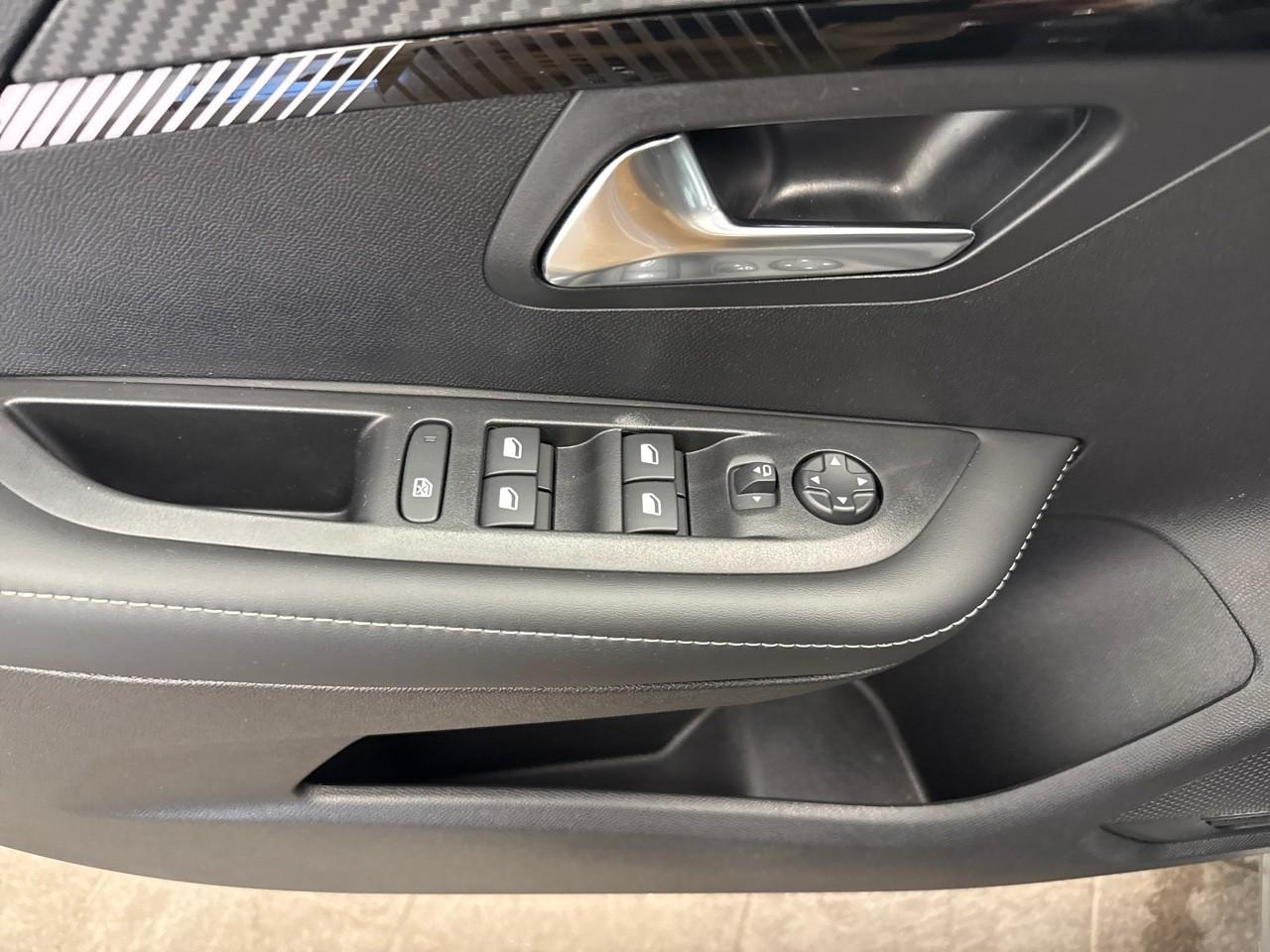 Peugeot 208 100 s&s bvm6 allure — photo 22