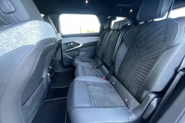 Peugeot 5008 electrique 210 ch 73 kwh — photo 18