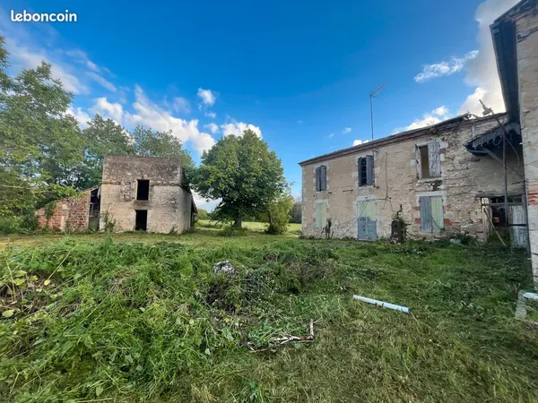 Corps de ferme de 180m2 avec dépendances
