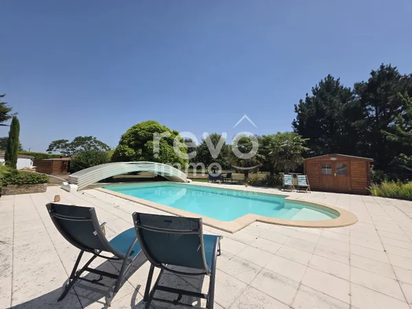 Propriété de charme avec piscine chauffée sur parcelle de + de 8000m²