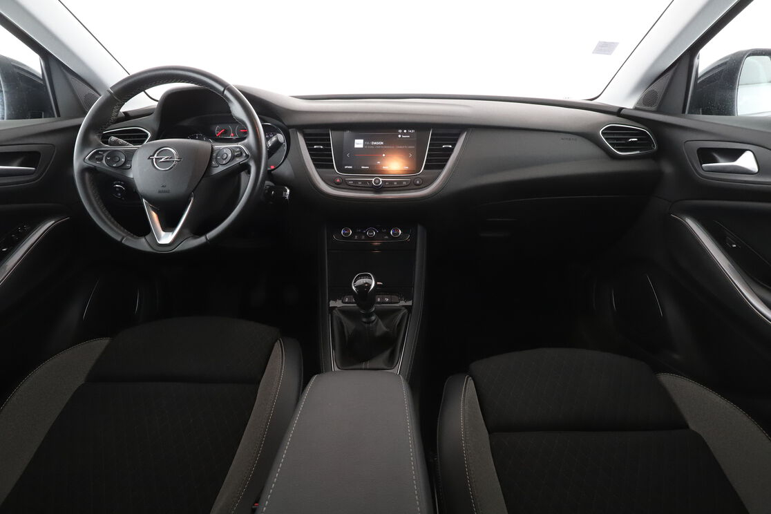 Opel Grandland X 1.2 Turbo Edition — photo 11