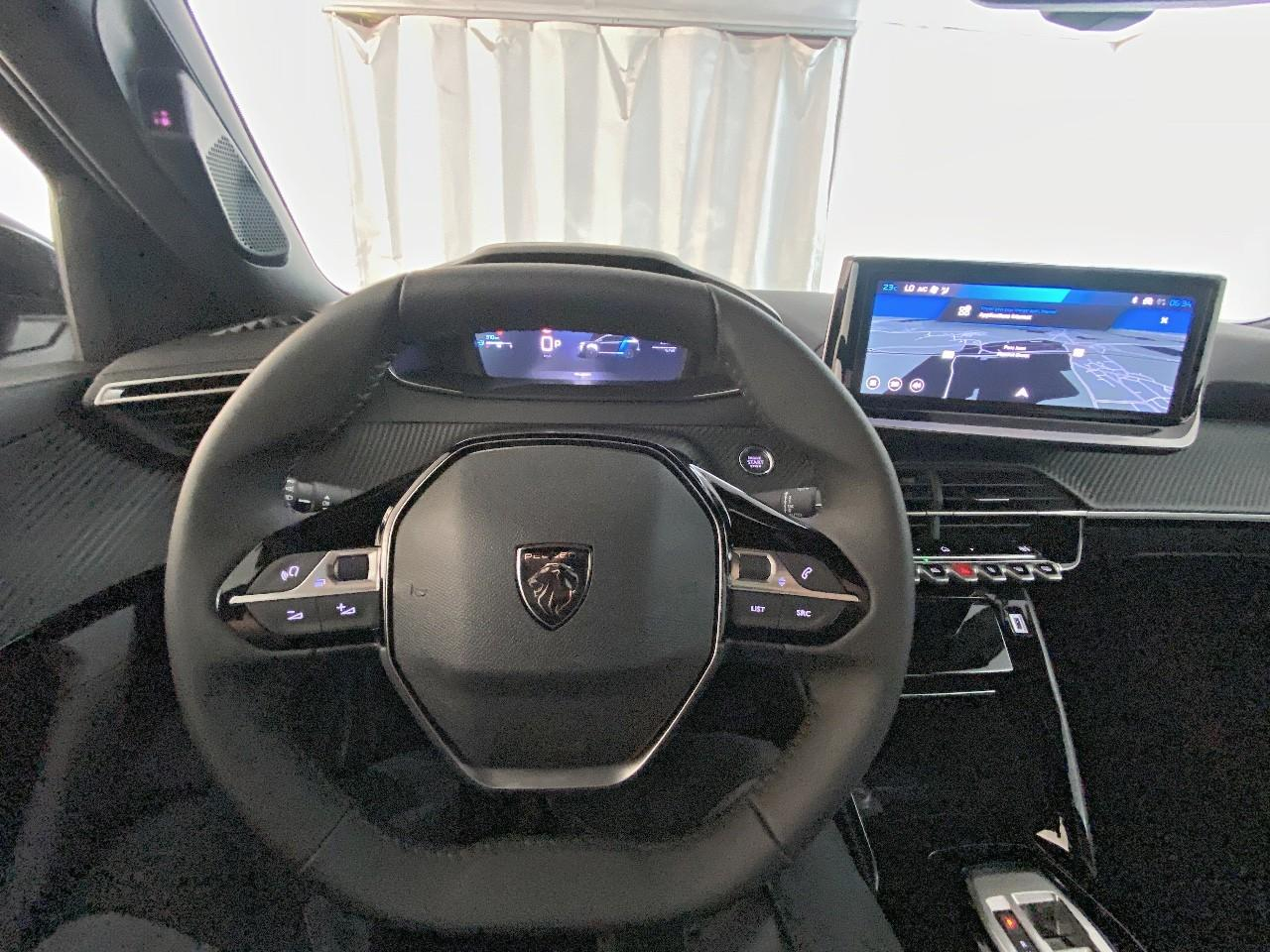 Peugeot 2008 hybrid 145 ch e-dcs6 allure — photo 12