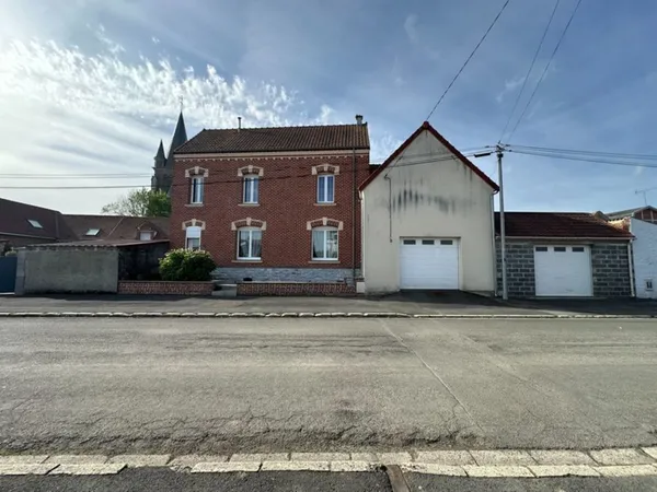 MAISON DE CARACTERE, 5 CHAMBRES, JARDIN, 2 GRANDS GARAGES