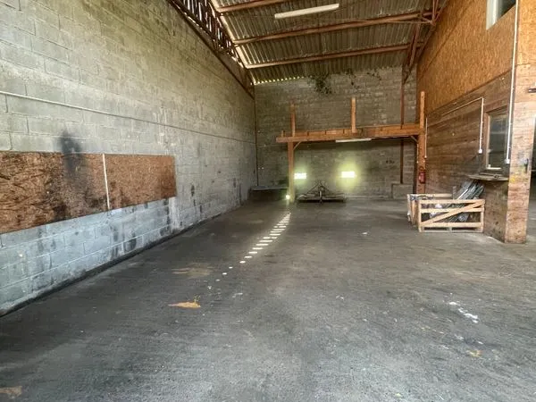 Local 200 m² GAN