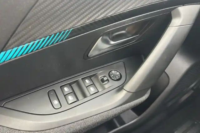 Peugeot 2008 puretech 100 s&amp;s bvm6 — photo 19