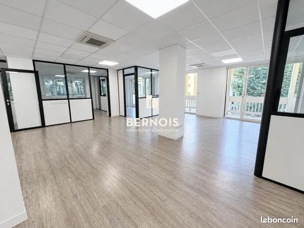 Bureaux 117 m²