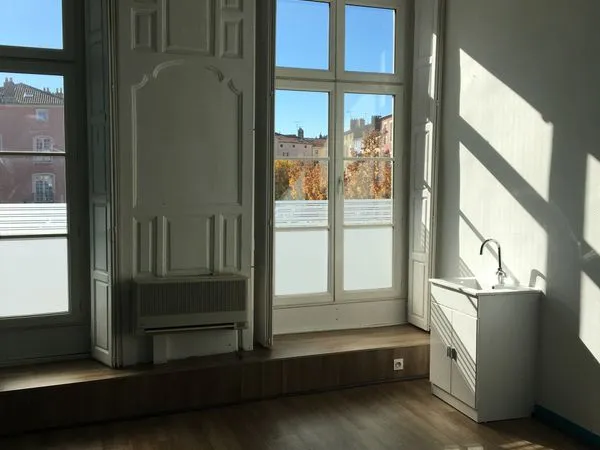 Superbe BUREAU, local professionnel à louer centre ville d'Issoire