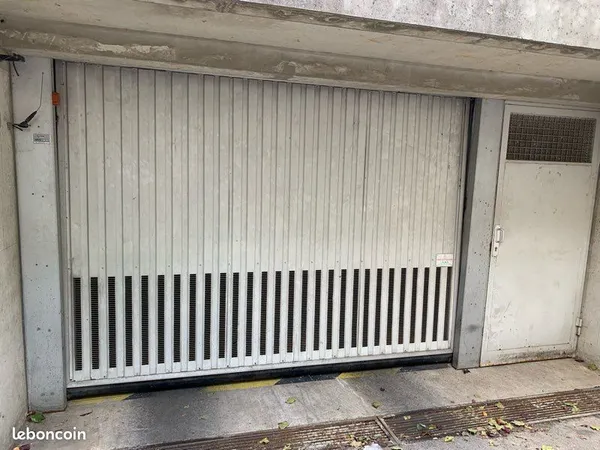 Grand parking sous-sol sécurisé rue des tuileries -gare Roethig