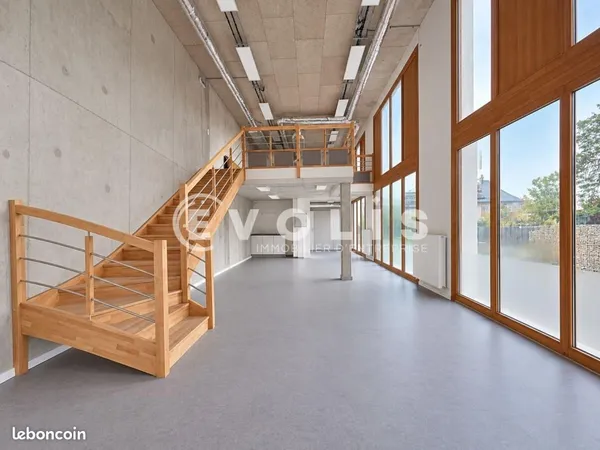 Local d'activité 240 m²