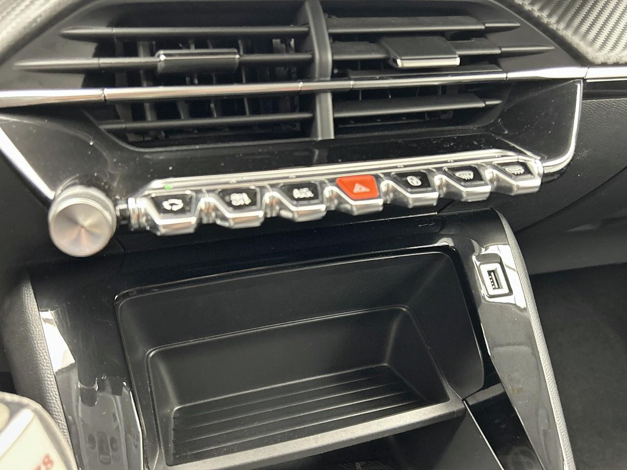 Peugeot 208 puretech 100 s&s bvm6 style — photo 28