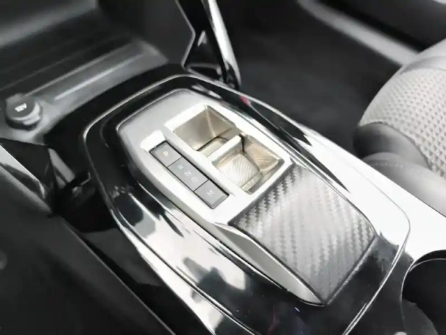 Peugeot 208 puretech 100 s&amp;s eat8 gt — photo 23