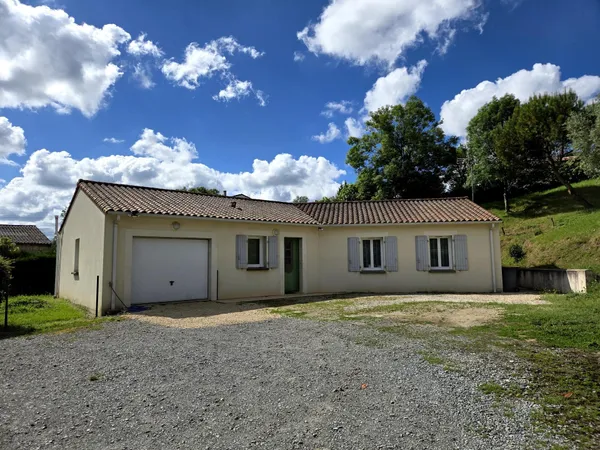 Plain pied lumineux, trois chambres, garage, jardin, pompe à chaleur, grande pièce de vie aux portes