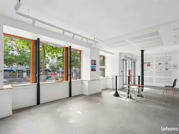 Boutique 361 m² PARIS
