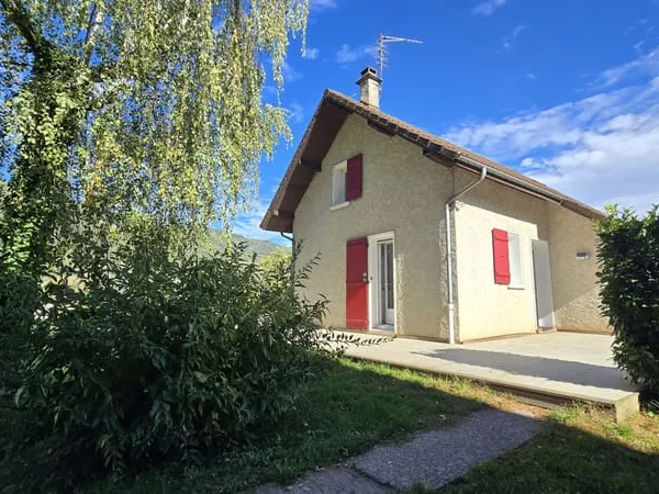 Charmante petite maison en plein coeur de La Rochette
