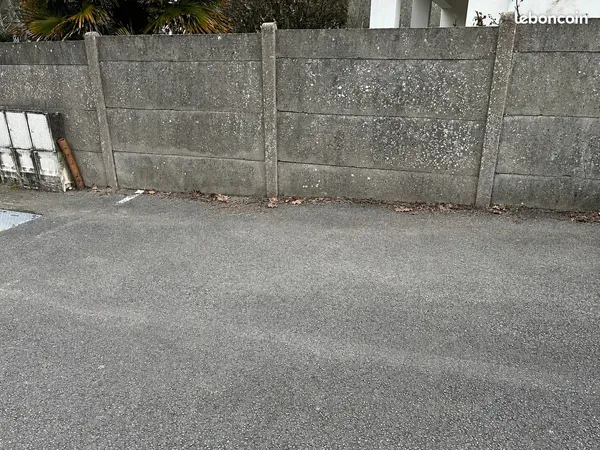 Place de parking extérieure