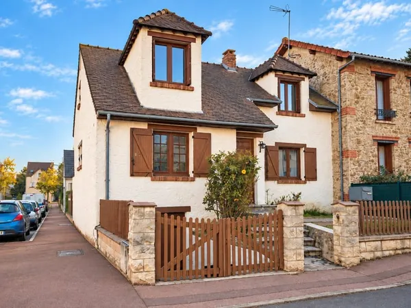 Maison 112,70 m2 avec sous-sol total Lieusaint centre-vill