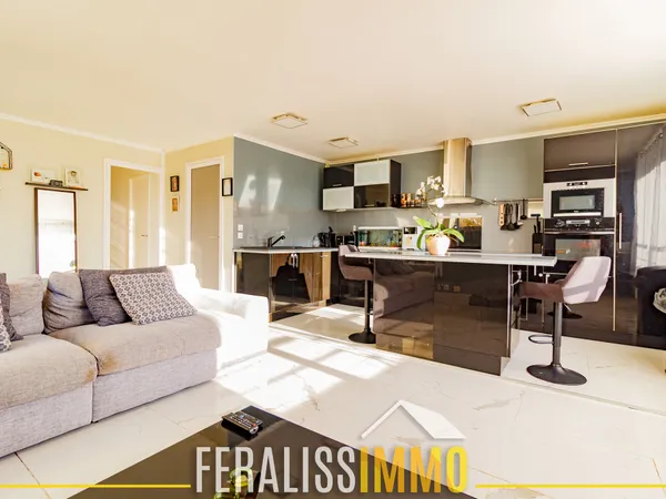 Appartement F4 avec terrasse et box voiture en sous-sol !