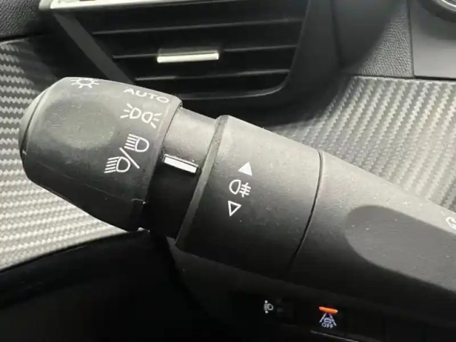Peugeot 208 e- 136ch like — photo 10