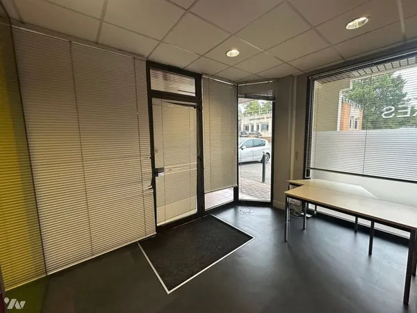 Local commercial 80 m²