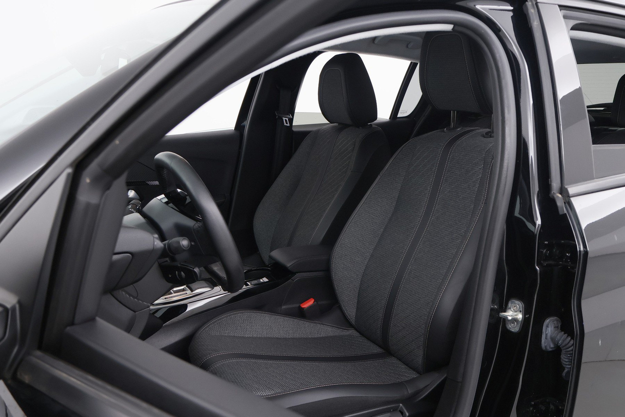 Peugeot 208 — photo 12