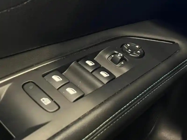 Peugeot 3008 1.2 puretech 130ch s&amp;s allure pack eat8 — photo 12