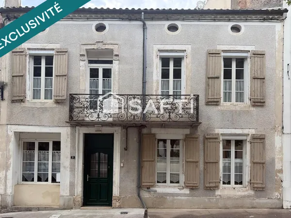Maison de ville élégante et lumineuse de 92 m² sur deux niveaux, alliant charme et modernité, sans t