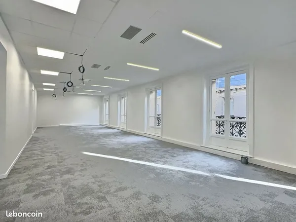 Bureaux 881 m²