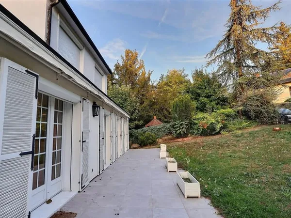 Maison 190 m2 avec un studio attenant sur un terrain de 617 m2- 940.000€