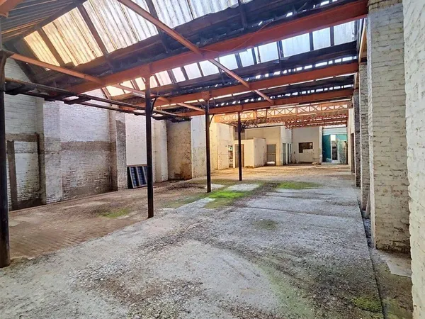 Entrepôt 360 m²