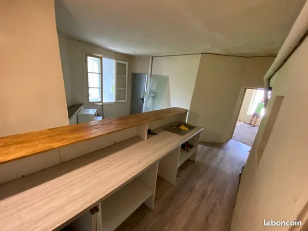 Appartement 70 m2, 2 chambres rue principale, centre-ville