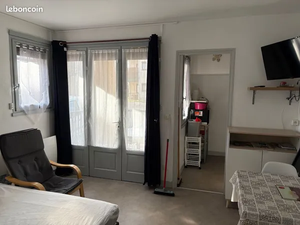 Appartement meublé 1 pièce 26m² avec terrasse et parking