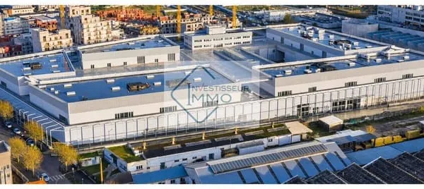 Entrepôt 690 m²